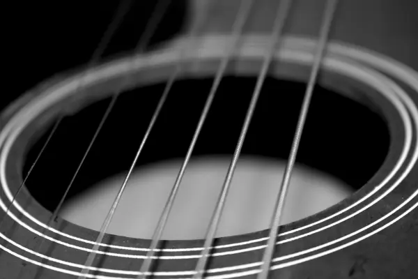 Erros comuns que fazem as cordas do violão durarem menos